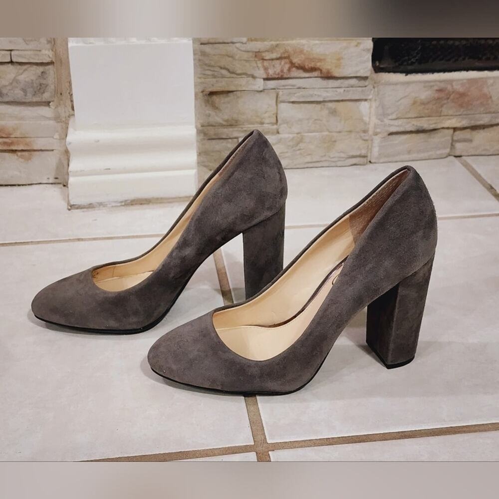 Jessica Simpson Gray Suede Leather Block Heel Round Toe Classic Pumps Size 7.5 - Picture 2 of 8